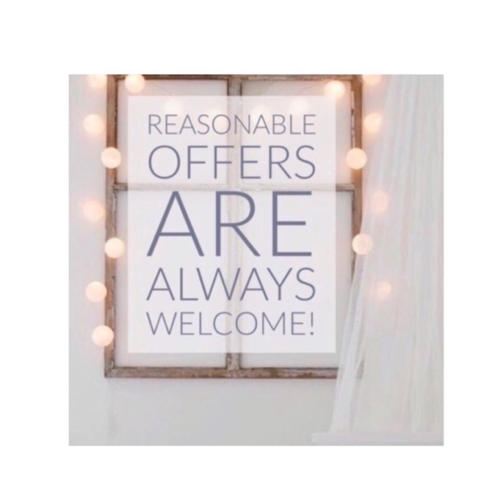 Emerald Green Stud Earrings - Picture 6 of 7